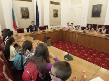 Ученици от Баните посетиха парламента по покана на д-р Красимир Събев