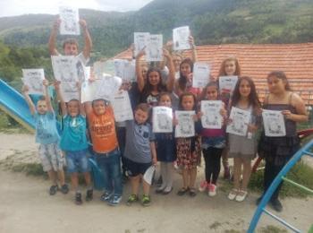 Читалището в село Црънча зарадва деца с грамоти и награди в конкурс за рисунки
