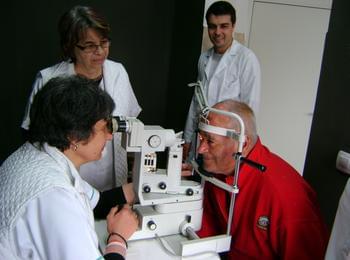 С ефективен метод очни хирурзи  в Смолян  махат „перде” за минути