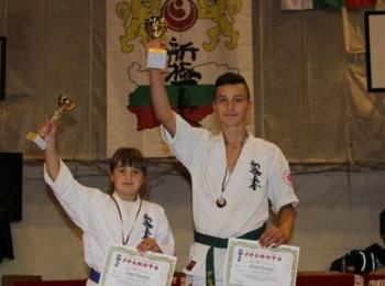  Филип и Елена Чукарови от Мадан с поредни успехи по карате 