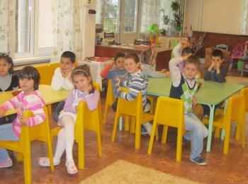  Към края на 2012 г. в област Смолян функционират 16 самостоятелни детски заведения 