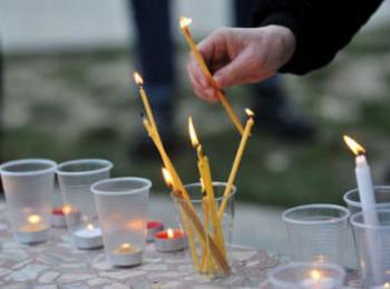 Запалени свещи причиниха пожар в гробищен парк