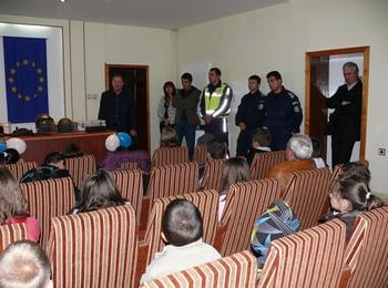  Беседи с ученици за полицейската работа проведоха в ОДМВР-Смолян