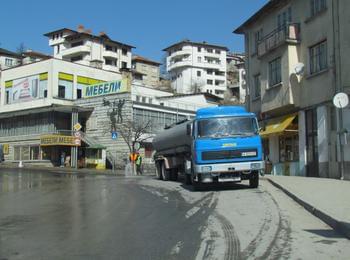 Над 2000 кубика вода измиха главните улици на Смолян, Чепеларе и Мадан