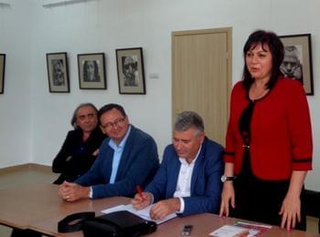 Корнелия Нинова:Кметовете са по-важни от депутатите и министрите, затова подкрепете Стефан Сабрутев - правилния кмет за Смолян 