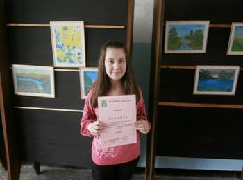 Ученичка от Барутин посвещава изложба за Патронния празник на училището