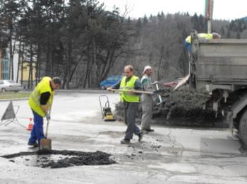 10,2 тона асфалт са вложени до момента за кърпене на дупки в Смолян