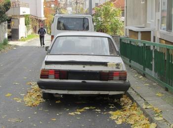 Община Смолян отправя апел към гражданите да премахнат от тротоарите и улиците складираните дърва и излезлите от употреба автомобили