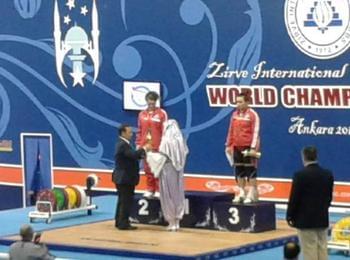 Милка Манева  със сребърен медал от световно първенство по щанги    