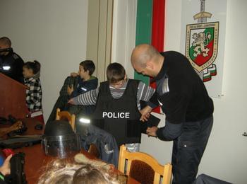 С посещение в ГД “Национална полиция” и Академията на МВР приключи Детската полицейска академия 