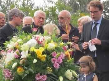Село Чокманово изпрати със сълзи и хризантеми дъщерята на Бисер Киров
