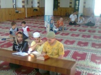 600 деца от Смолянско тръгват на курс по Коран
