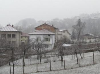 Мокър сняг вали на територията на общините Смолян и Чепеларе