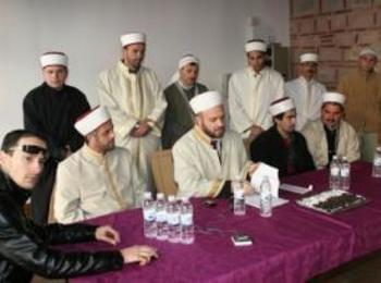 Мюсюлмани се събират на протест в Смолян срещу Недим Генджев