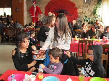 Петя Михалевска зарадва 90 деца за Коледа в Смолян