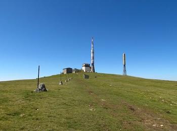  Силен вятър отнесе метеорологична кула в Родопите