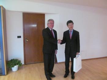 Областният управител се срещна с посланика на Република Южна Корея Шин Менгхо