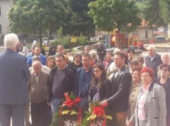 Социалистите в Смолян отбелязаха 9-ти септември с венци и цветя