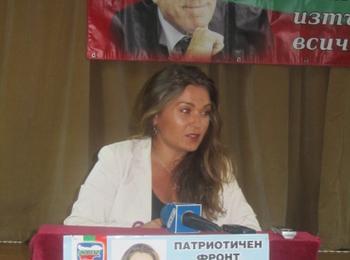 Кандидатите за народни представители на "Патриотичен фронт-НФСБ и ВМРО" представиха основните си ангажименти в предизборната програма на среща в кв.Устово