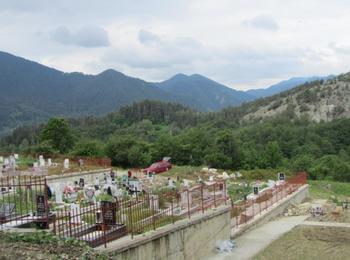 Община Смолян почисти гробищните паркове