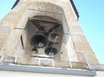 Дариха две камбани на църквата „Св.Неделя” в кв. Райково