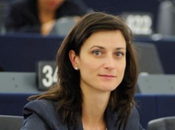 Мария Габриел участва в среща на жените ръководители на делегации на ЕС в света
