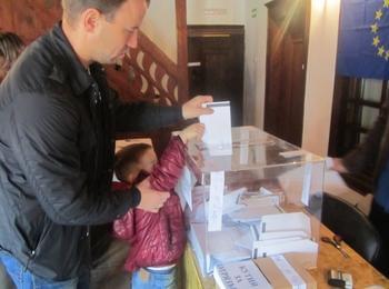 24,98 % е избирателната активност в област Смолян към 13.00 часа