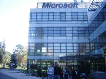 Ученици и учители от ПГТТ се обучаваха в офиса на Майкрософт-България
