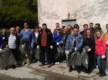 Областната администрация се включи в кампанията "Да изчистим България заедно”