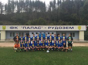 ФК "Палас" продължава с победните си мачове