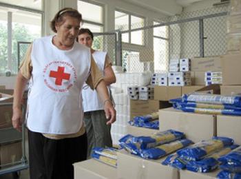 Раздават помощи по програма „Благотворителност” и в социалните домове