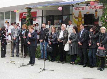 С 4 улици за празника зарадва правителството на Орешарски смолянското село Виево