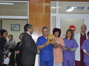 Зам. – областният управител Зарко Маринов поздрави лекарите и здравните работници за Бабинден