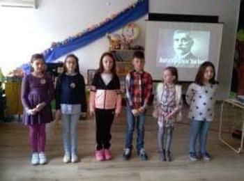Поредната литературна екскурзия на учениците от 2 "а" клас на ОУ "Иван Вазов" в регионалната библиотека