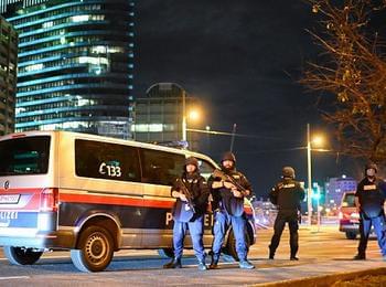 Терор в сърцето на Виена! Трима убити и десетки ранени при няколко нападения 