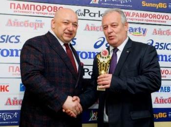Кметът Николай Мелемов получи награда за принос в развитието и утвърждаването на спорта за учащи 