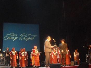 Секретарят Замфир Копчев връчи на Бисер Киров най-високото отличие на общината „Почетен гражданин"