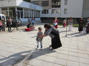 Дора Янкова присъства на официалното откриване на две нови детски площадки