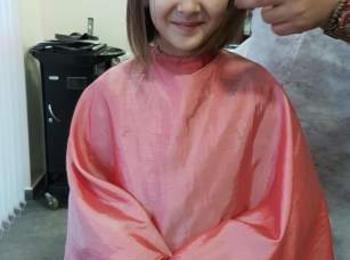 9 – годишно дете дари косата си за онкоболни  