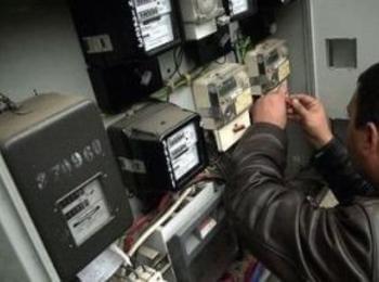 Екипи на енергото работят по възстановяване на електрозахранването в Смолянско