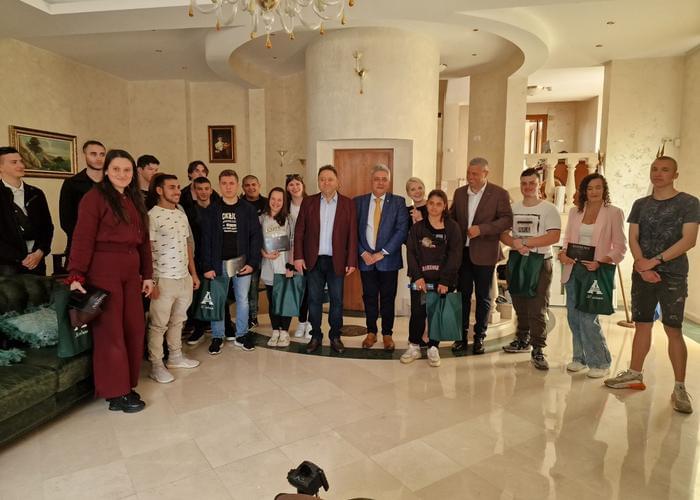ЧОВЕШКИ И БЛАГОРОДЕН ЖЕСТ НА ПРОФ. АНДРЕЙ КЕХАЙОВ