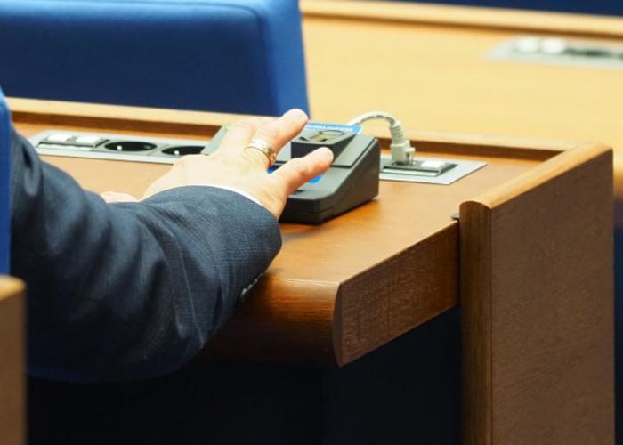  Заплатите на депутатите - 11% нагоре след ваканцията