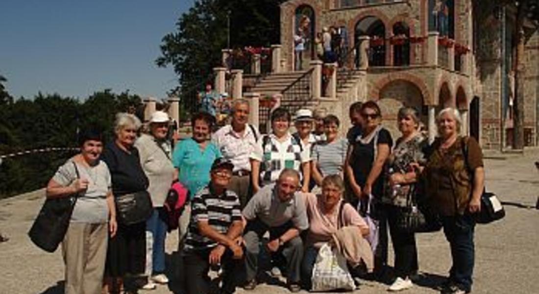 150 възрастни от петте пенсионерски клуба в Смолян пътуваха за Кръстова гора