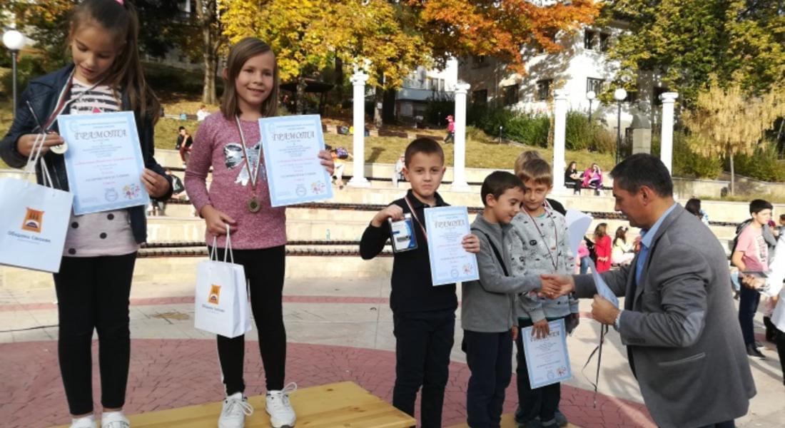 Наградиха учениците завоювали призови места в математическото състезание „Стоян Попратилов”