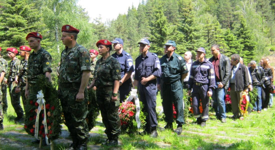 Почетохме Ботев и загиналите за свободата с поклон на връх Средногорец