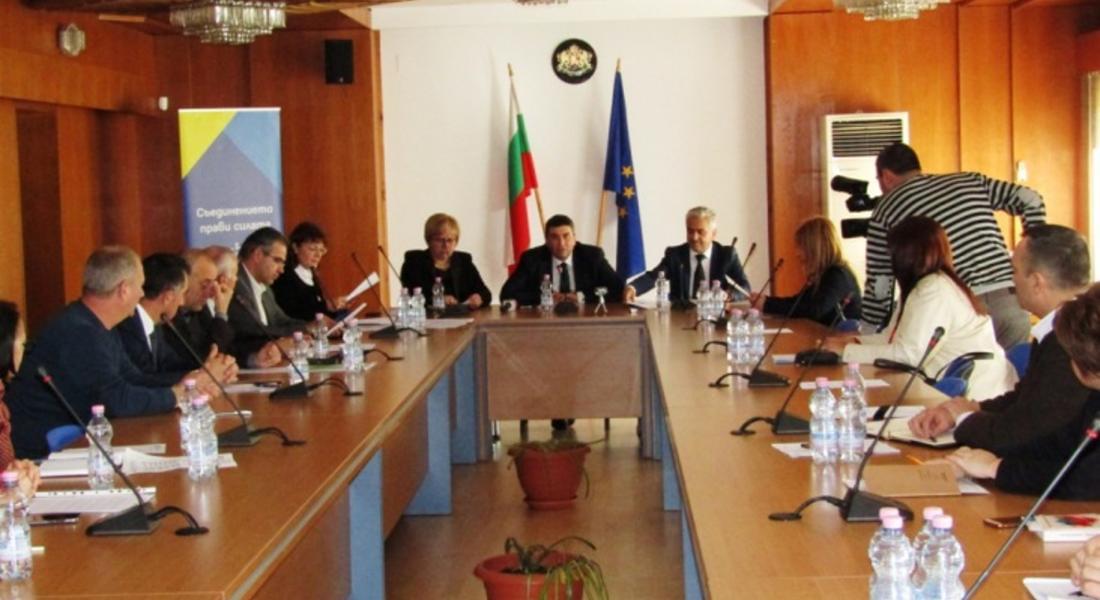 Планираните паралелки за област Смолян за прием след седми клас са 20 профилирани и 18 професионални 