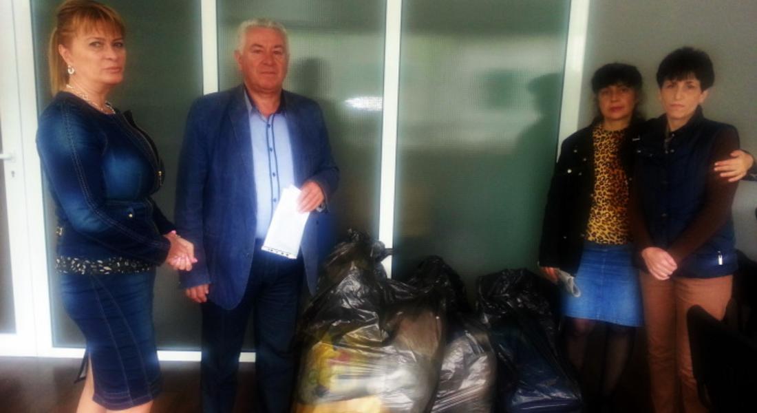  Дамите от ГЕРБ дариха дрехи на Дома в смолянското село Петково