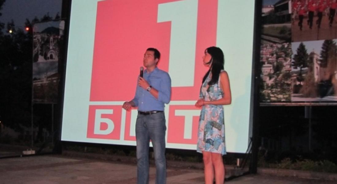 Над 300 души гледаха кино под звездите тази вечер в Смолян