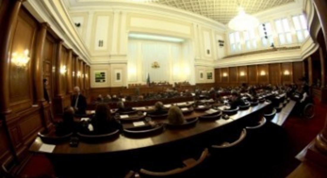 Осем депутати напускат парламента, стават кметове