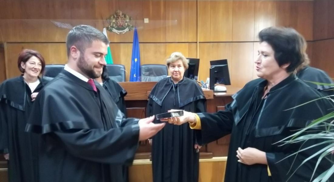  Крум  Гечев официално встъпи в длъжност "младши съдия"
